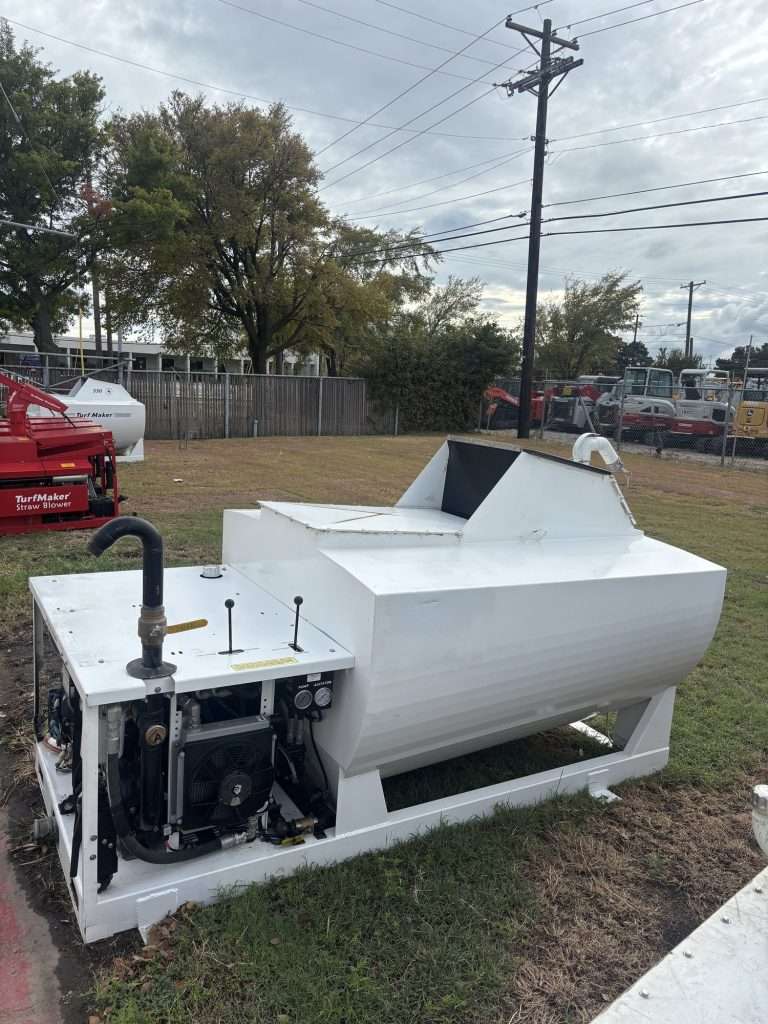 Used 2025 TurfMaker 550 hydroseeder for sale (stock TM-U02), control end with hydraulic drive and pump
